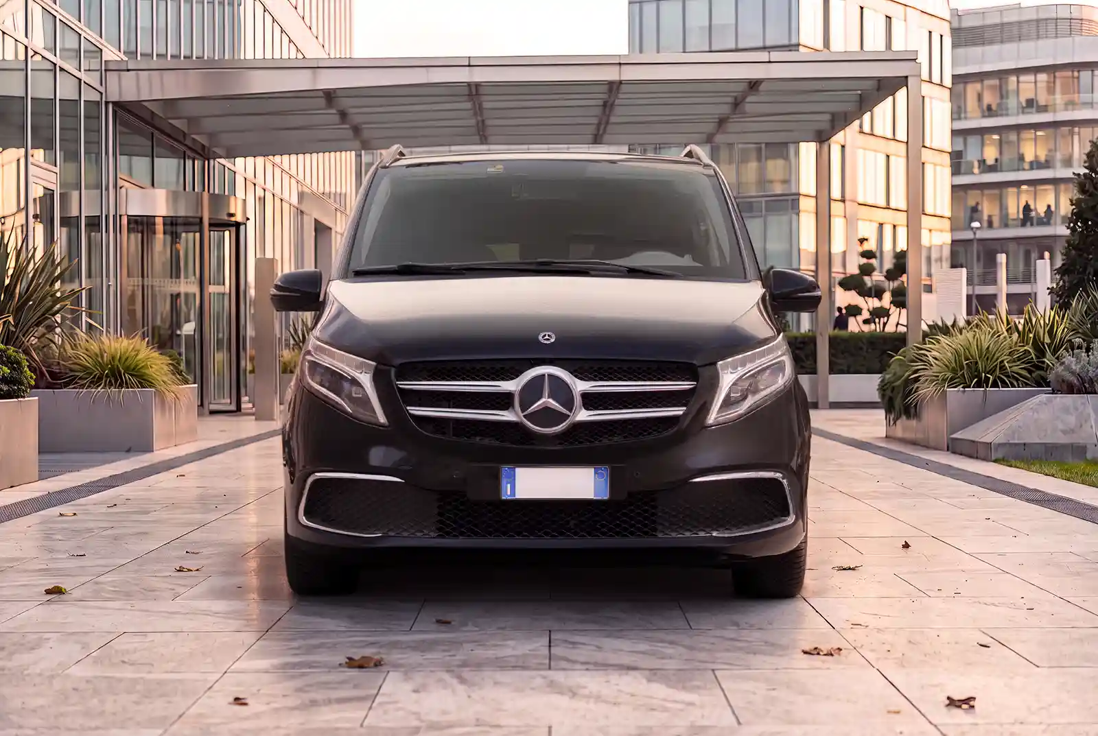 Mercedes Classe V Gheza per transfer NCC fino a 7 posti